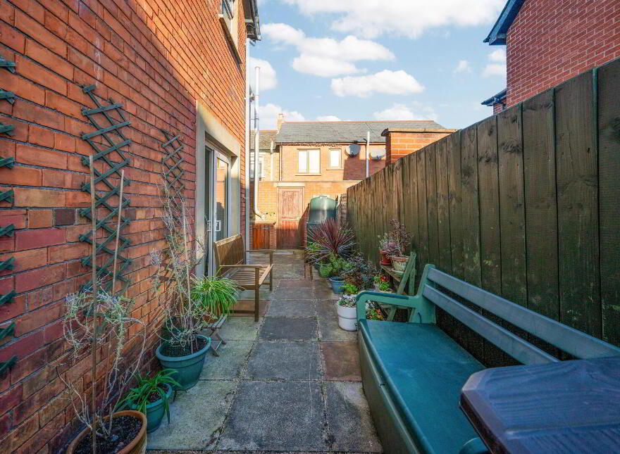 1 Lisavon Parade, Belfast, BT4 1LE