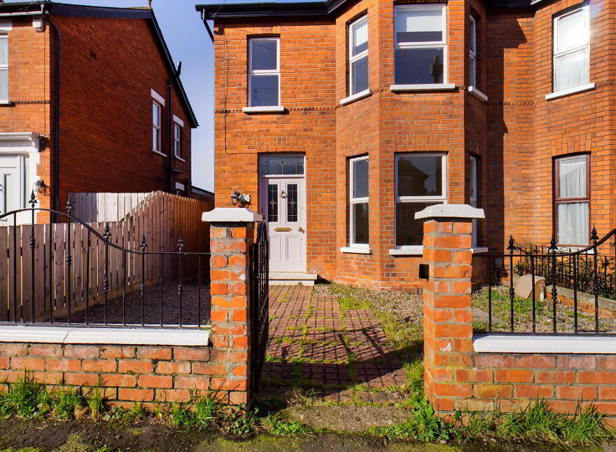 121 Haypark Avenue, Belfast, BT7 3FG photo