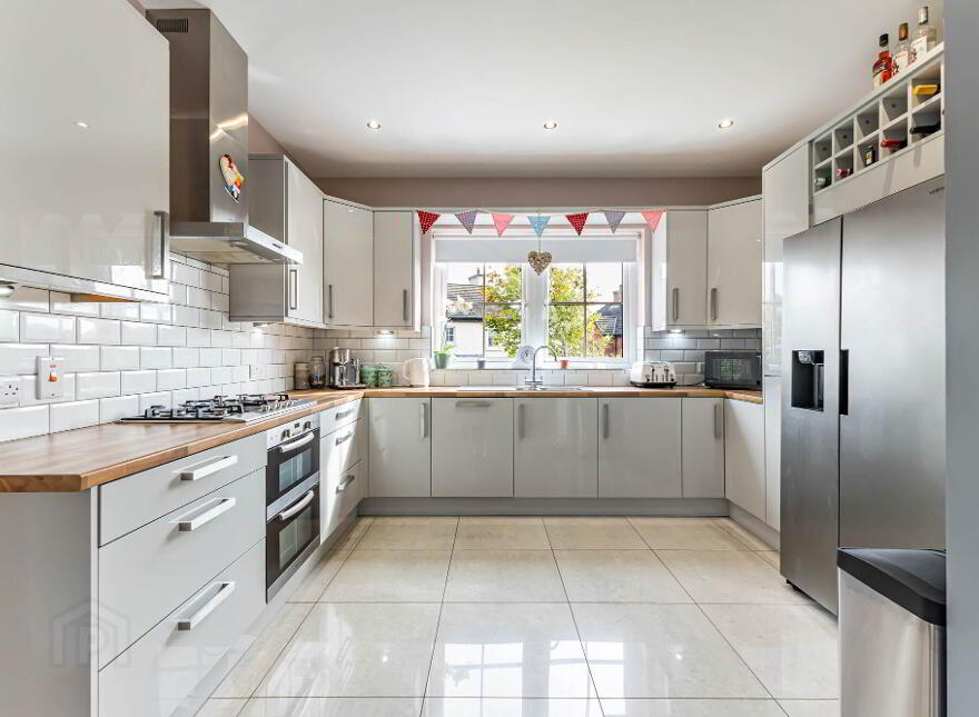 10 Woodfort Gardens, Lisburn, BT28 3QN
