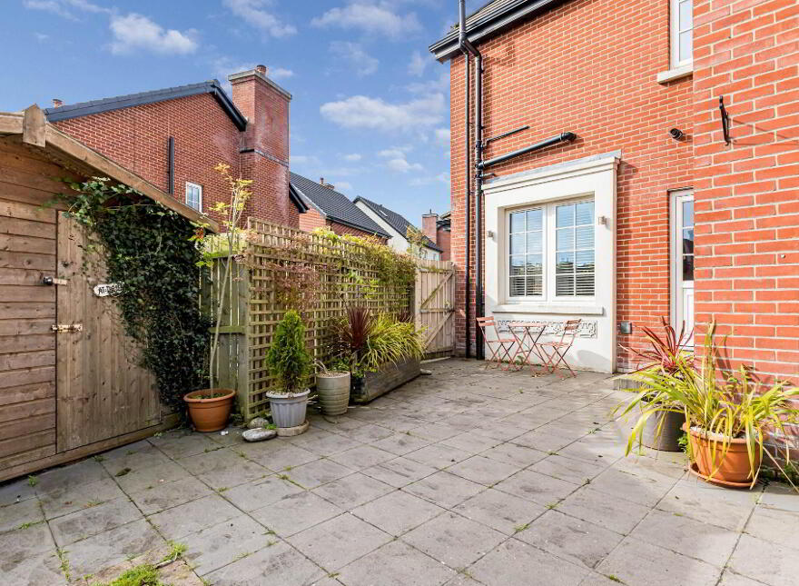 10 Woodfort Gardens, Lisburn, BT28 3QN