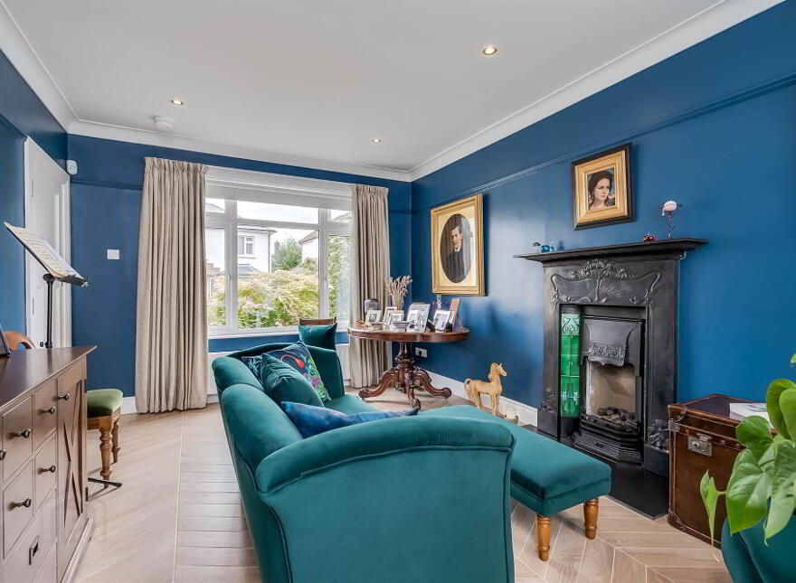 12 Mount Eden Park, Belfast, BT9 6RA