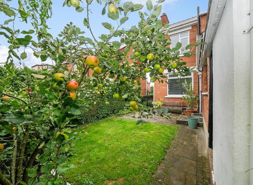 25 Gibson Park Gardens, Cregagh Road, Belfast, BT6 9GN