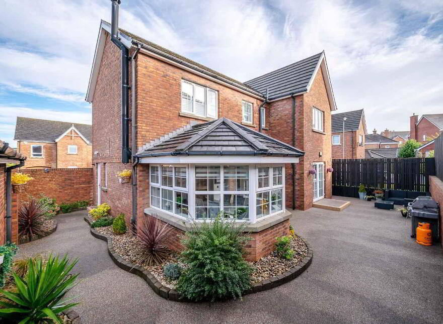 5 Millreagh Avenue, Dundonald, Belfast, BT16 1TZ