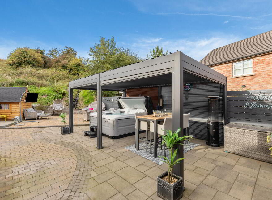 21 Squires View, Belfast, BT14 8FS