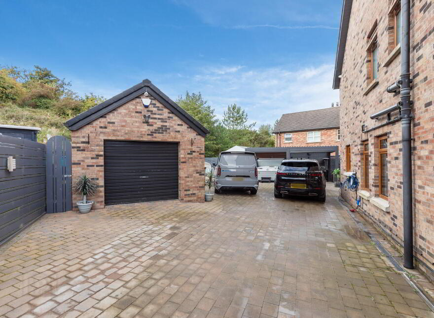 21 Squires View, Belfast, BT14 8FS