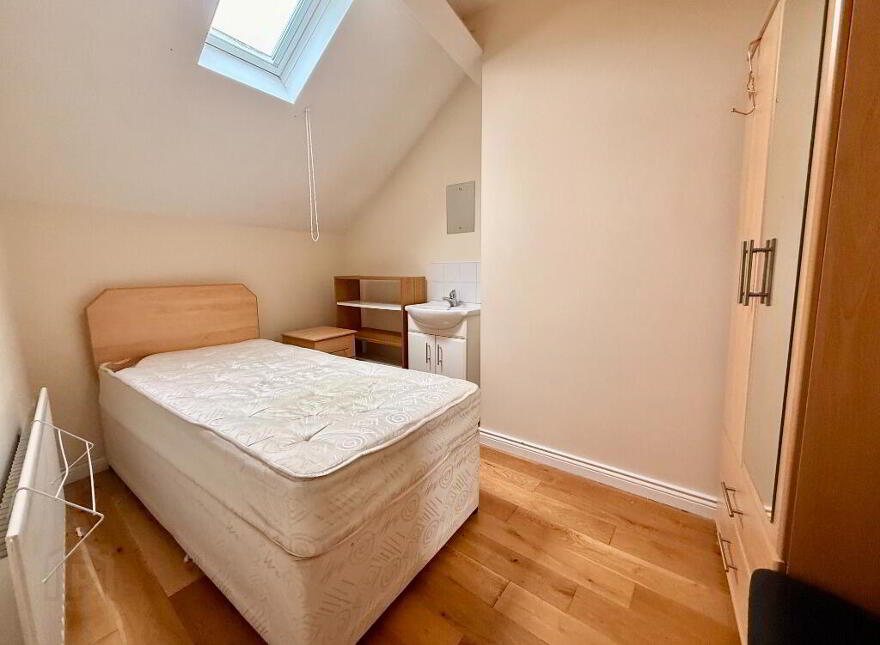 75 Fitzwilliam Street, Belfast, BT9 6AX
