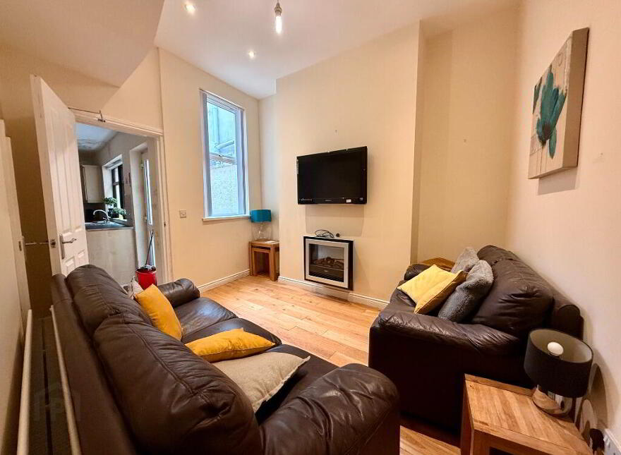 75 Fitzwilliam Street, Belfast, BT9 6AX