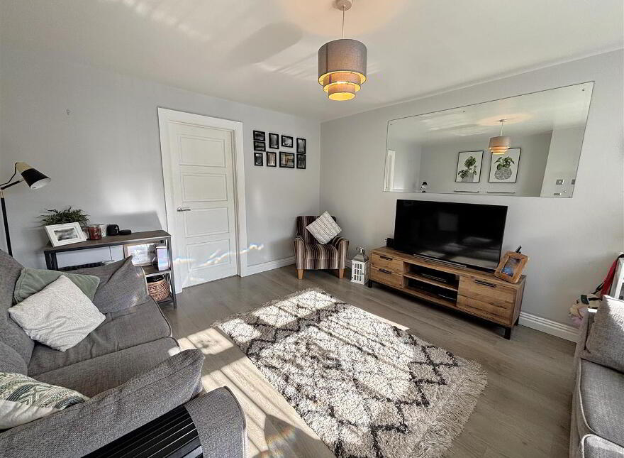 16 Lyndhurst Place, Belfast, BT13 3XU