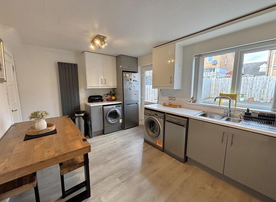16 Lyndhurst Place, Belfast, BT13 3XU