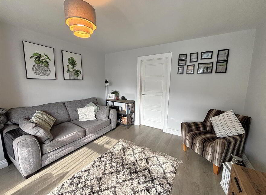 16 Lyndhurst Place, Belfast, BT13 3XU