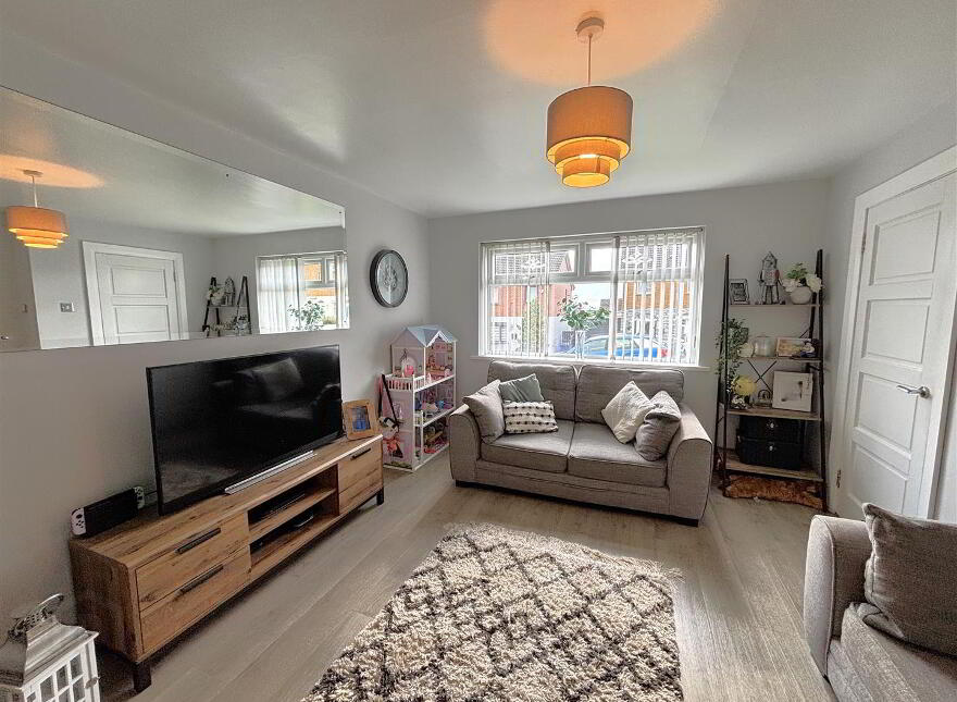 16 Lyndhurst Place, Belfast, BT13 3XU