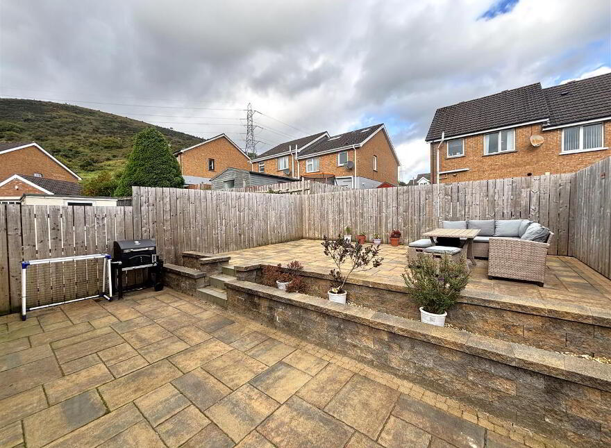 16 Lyndhurst Place, Belfast, BT13 3XU