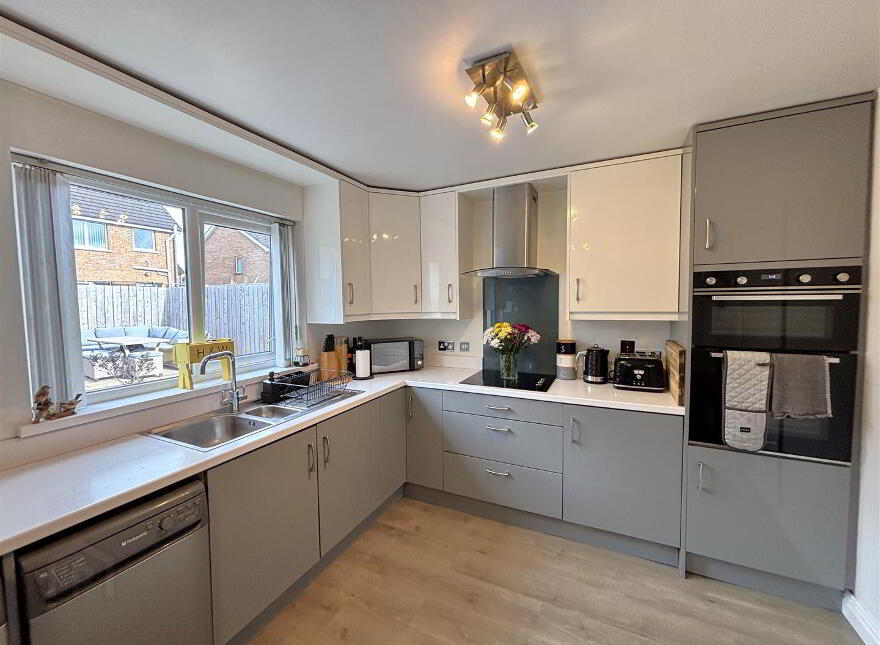 16 Lyndhurst Place, Belfast, BT13 3XU