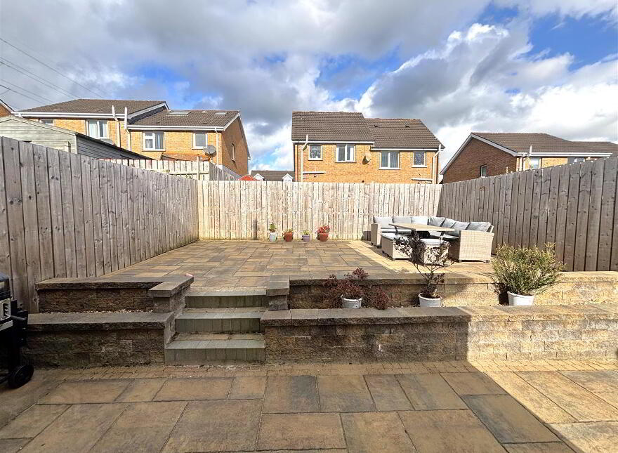 16 Lyndhurst Place, Belfast, BT13 3XU
