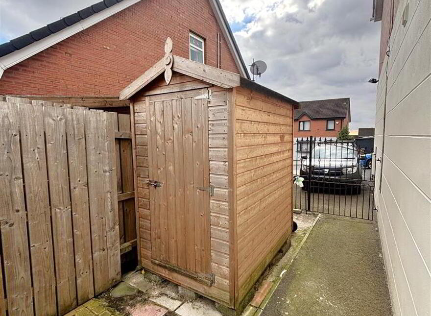 16 Lyndhurst Place, Belfast, BT13 3XU