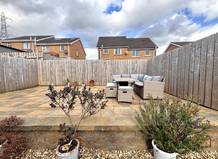 16 Lyndhurst Place, Belfast, BT13 3XU