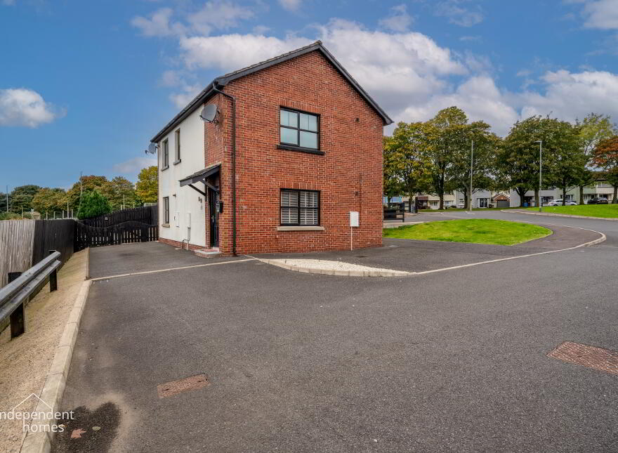 8 Barklie Grove, Larne, BT40 2UN
