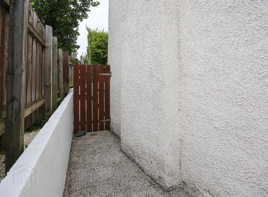 23 Willowholme Drive, Belfast, BT6 8PA
