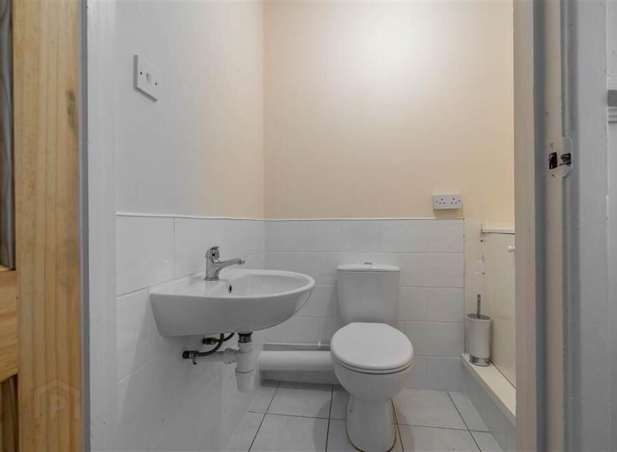 22 West Road, Portglenone, BT44 8BA