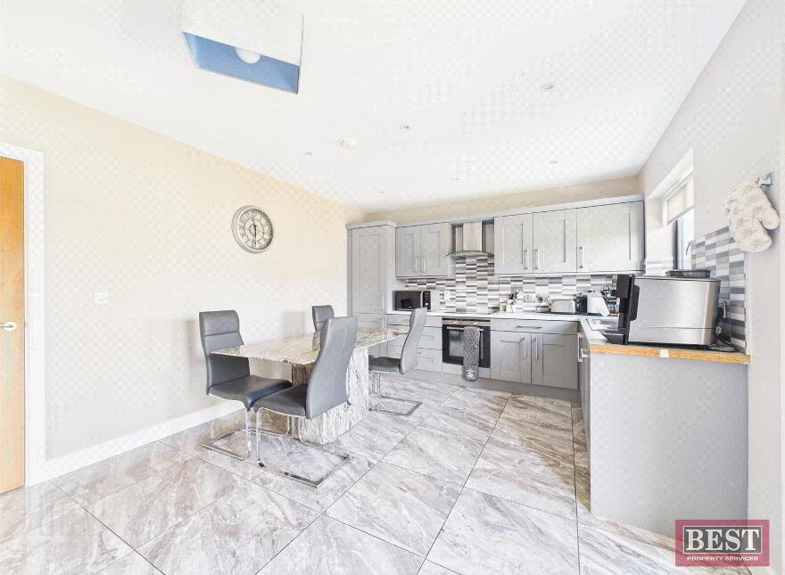 19 Hillcrest Way, Bessbrook, Newry, BT35 7FX