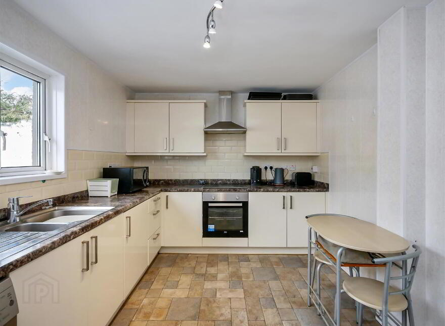 32 Florida Drive, Ravenhill Road, Belfast, BT6 8EX