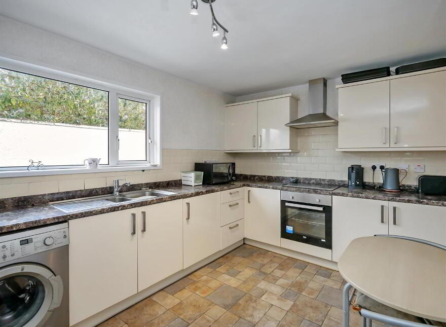 32 Florida Drive, Ravenhill Road, Belfast, BT6 8EX