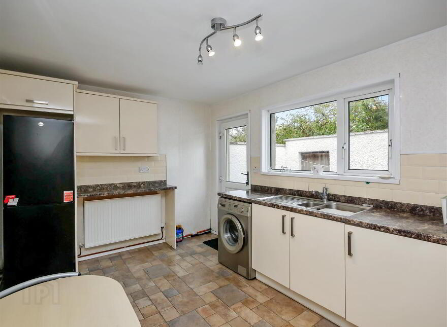 32 Florida Drive, Ravenhill Road, Belfast, BT6 8EX
