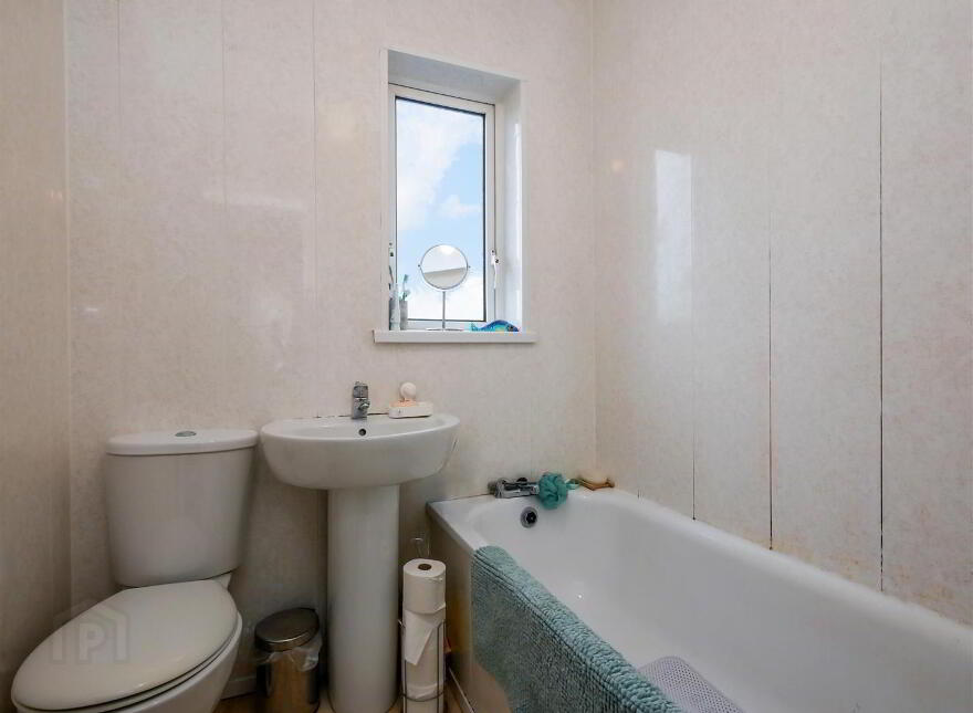 32 Florida Drive, Ravenhill Road, Belfast, BT6 8EX