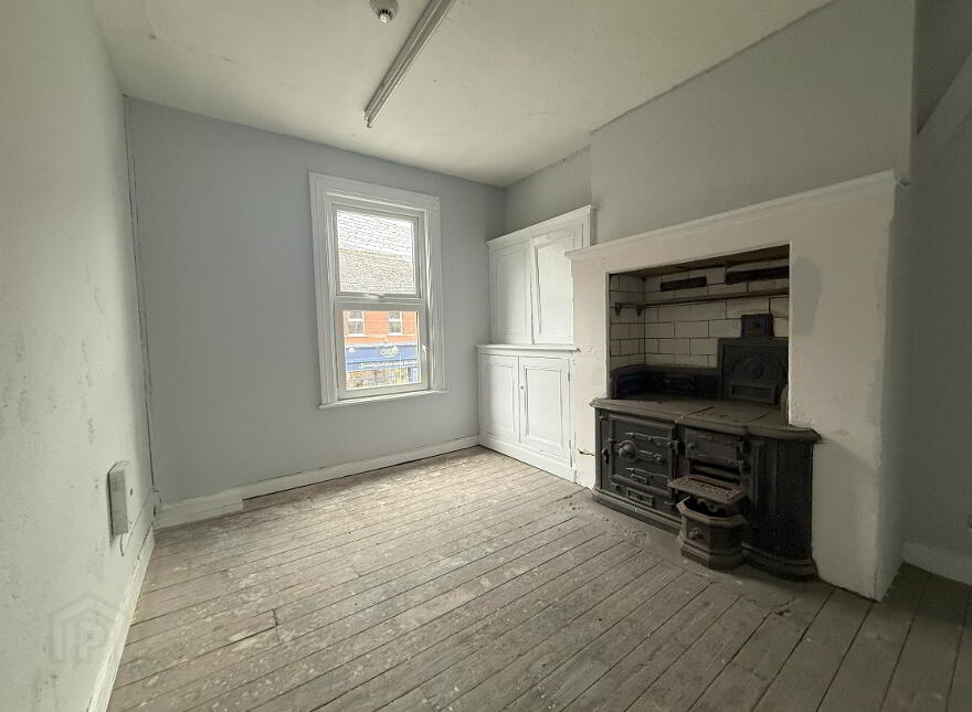 10 Bow Street, Lisburn, BT28 1BN
