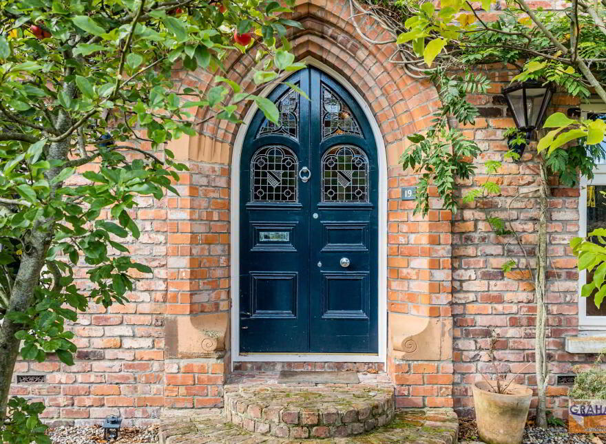 19 Governors Bridge Road, Hillsborough, BT26 6FH