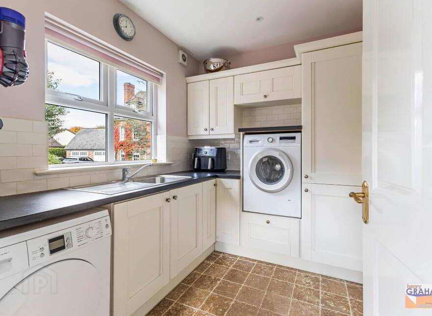 19 Governors Bridge Road, Hillsborough, BT26 6FH