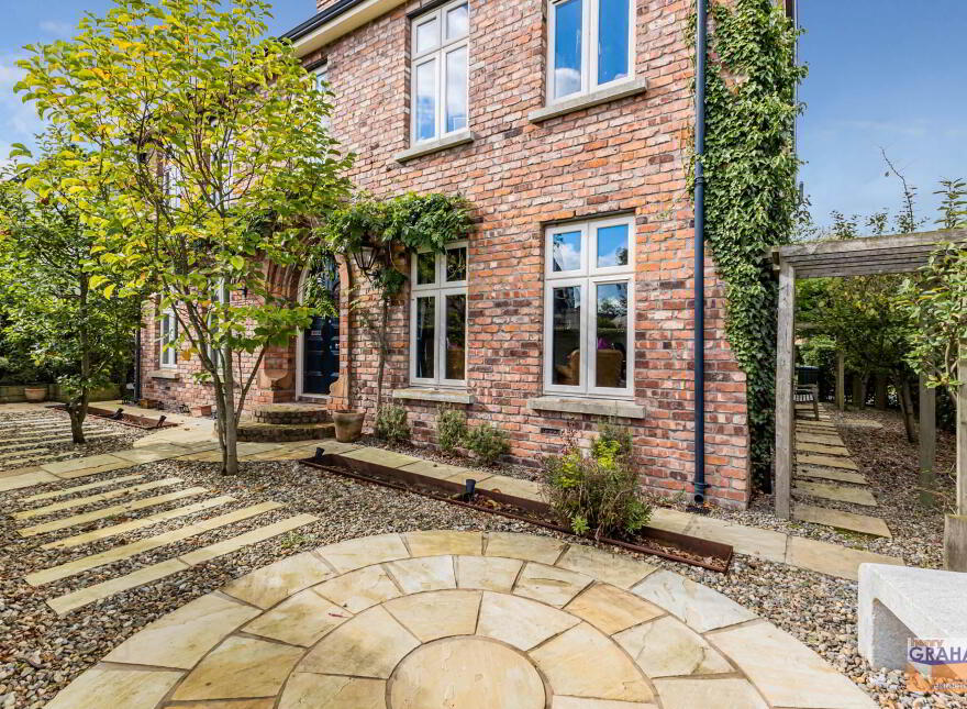 19 Governors Bridge Road, Hillsborough, BT26 6FH