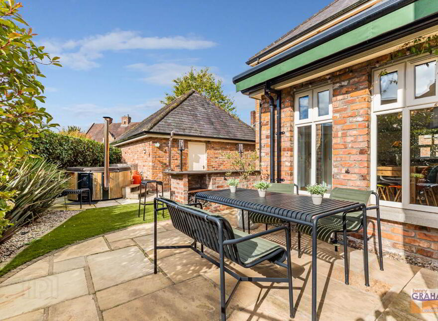 19 Governors Bridge Road, Hillsborough, BT26 6FH