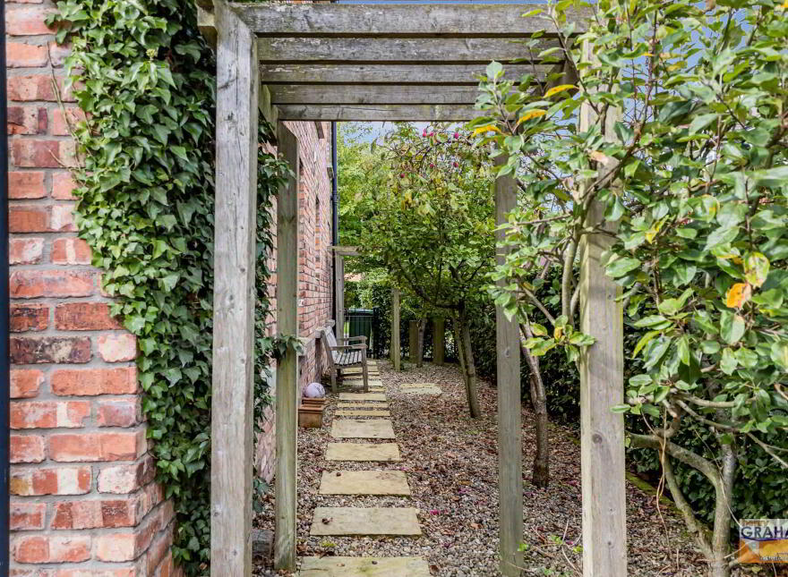 19 Governors Bridge Road, Hillsborough, BT26 6FH