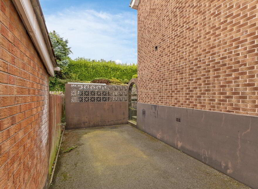 157 Dunlady Manor, Dundonald, Belfast, BT16 1YS