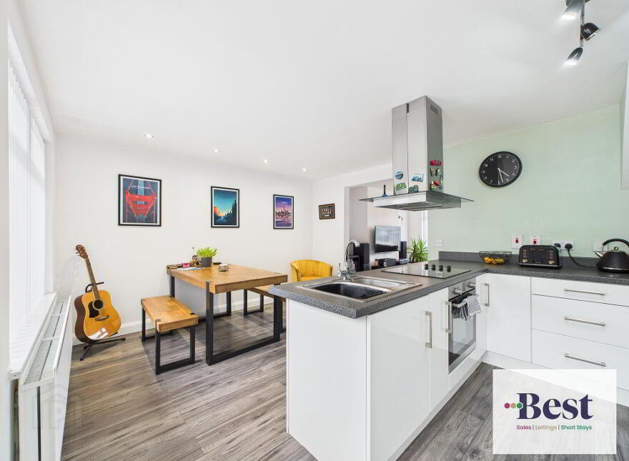 43 Argyll Avenue, Larne, BT40 2JX