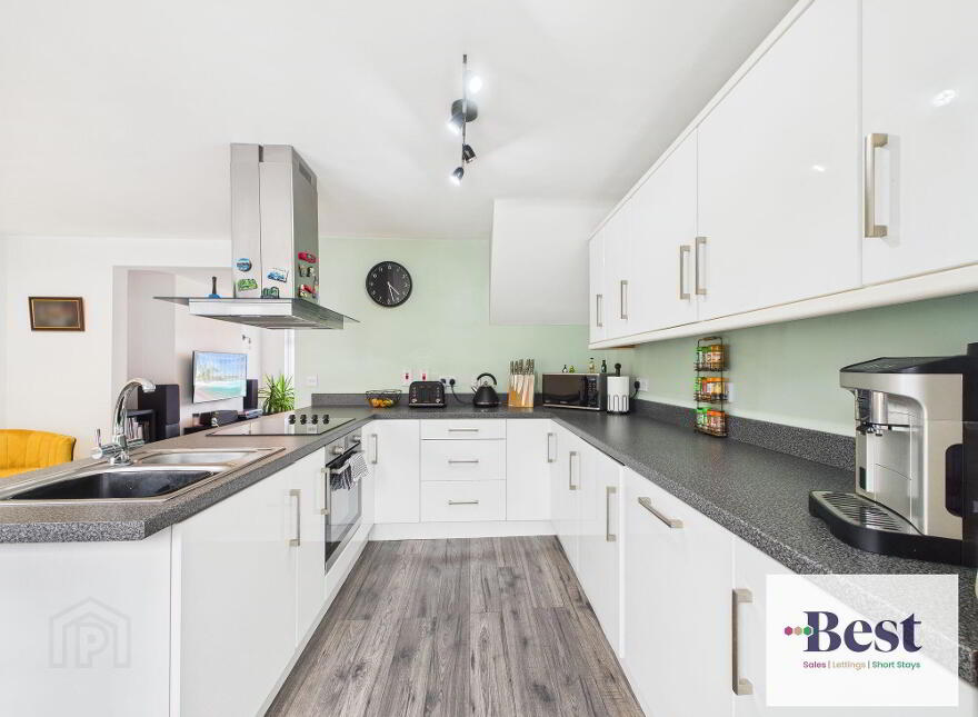 43 Argyll Avenue, Larne, BT40 2JX