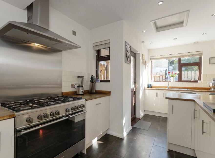25 Crawfordsburn Road, Newtownards, BT23 4EA