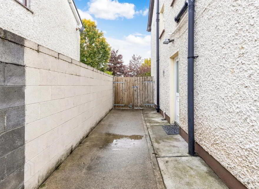 84 Pinebrook, Trim, C15TX93