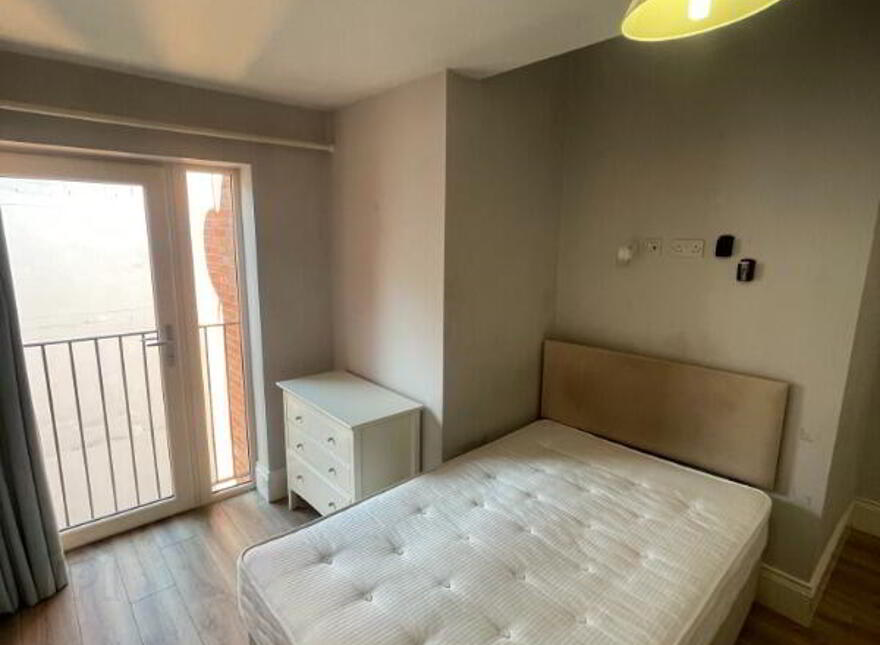Apt 3, 34 Wellington Park, Belfast, BT9 6DN