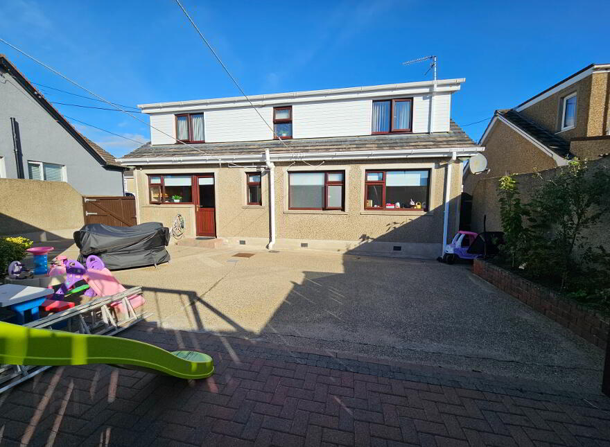 25 Grahamville Estate, Kilkeel, BT34 4DD