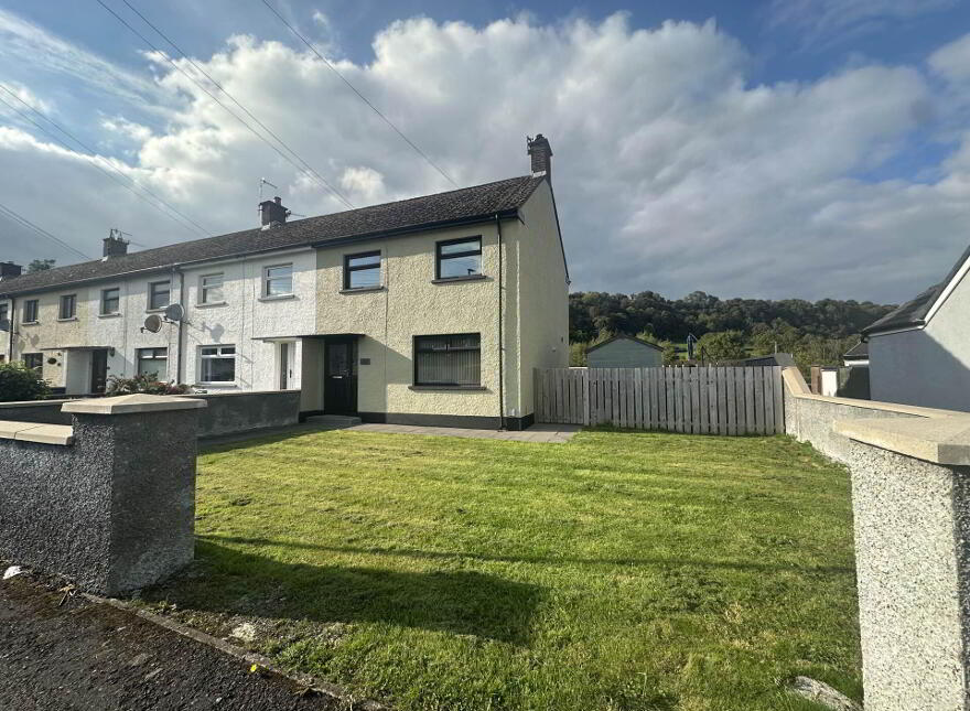 12 Glenvale Park, Larne, BT40 3EZ photo