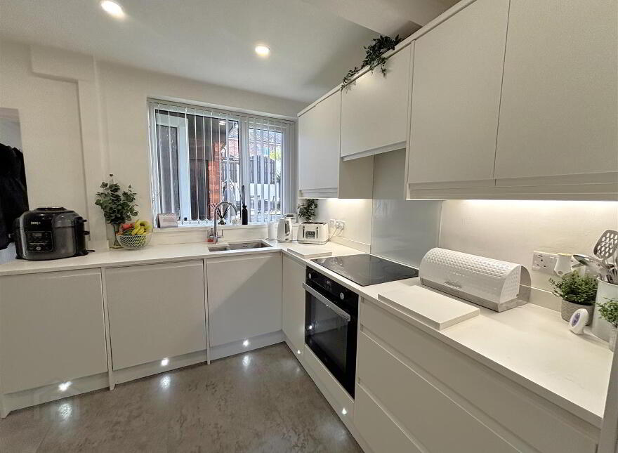 142 West Circular Road, Belfast, BT13 3QJ