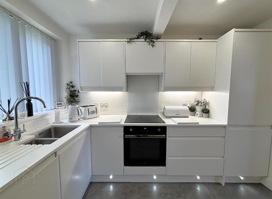 142 West Circular Road, Belfast, BT13 3QJ