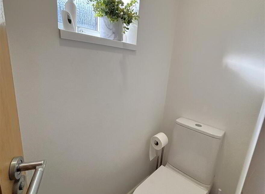142 West Circular Road, Belfast, BT13 3QJ