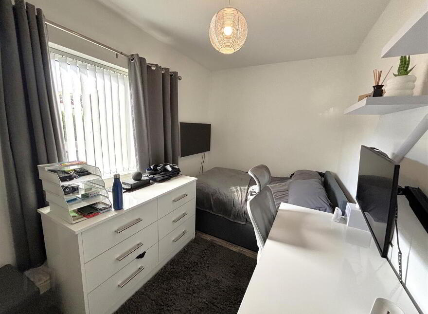 142 West Circular Road, Belfast, BT13 3QJ