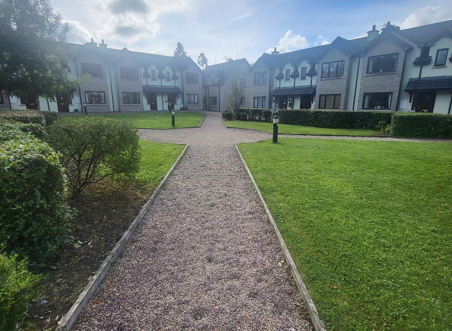 6 Crofton Court, Lough Rinn, Mohill, N41F659