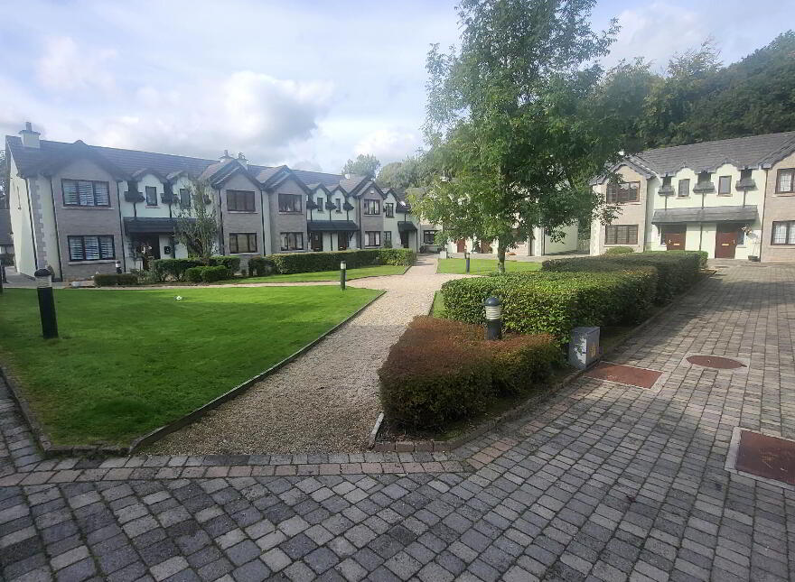 6 Crofton Court, Lough Rinn, Mohill, N41F659