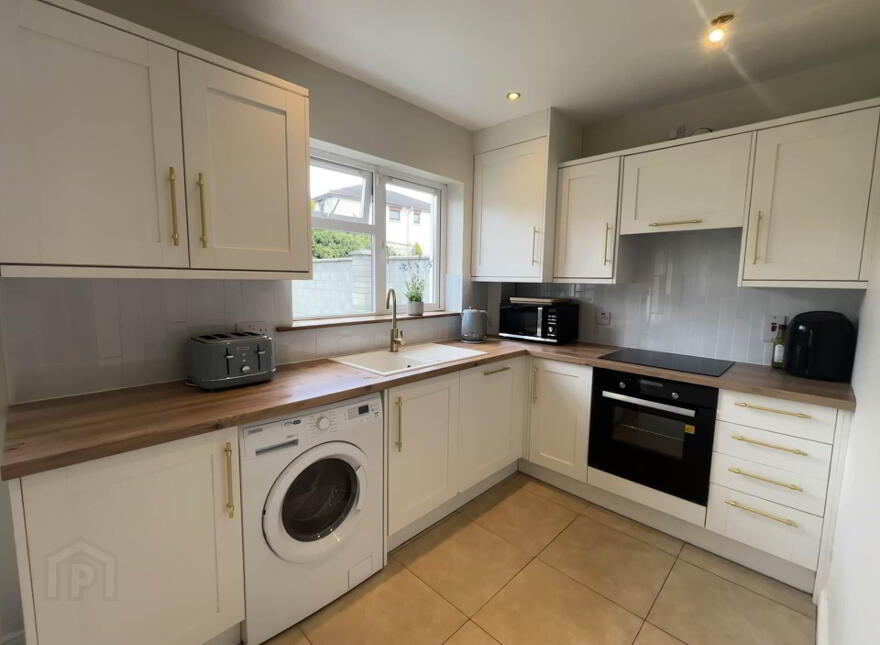 42 Cluain Dubh, Father Russell Road