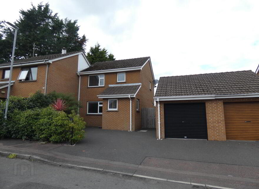 8 Glenloch Park, Coleraine, BT52 1TY photo